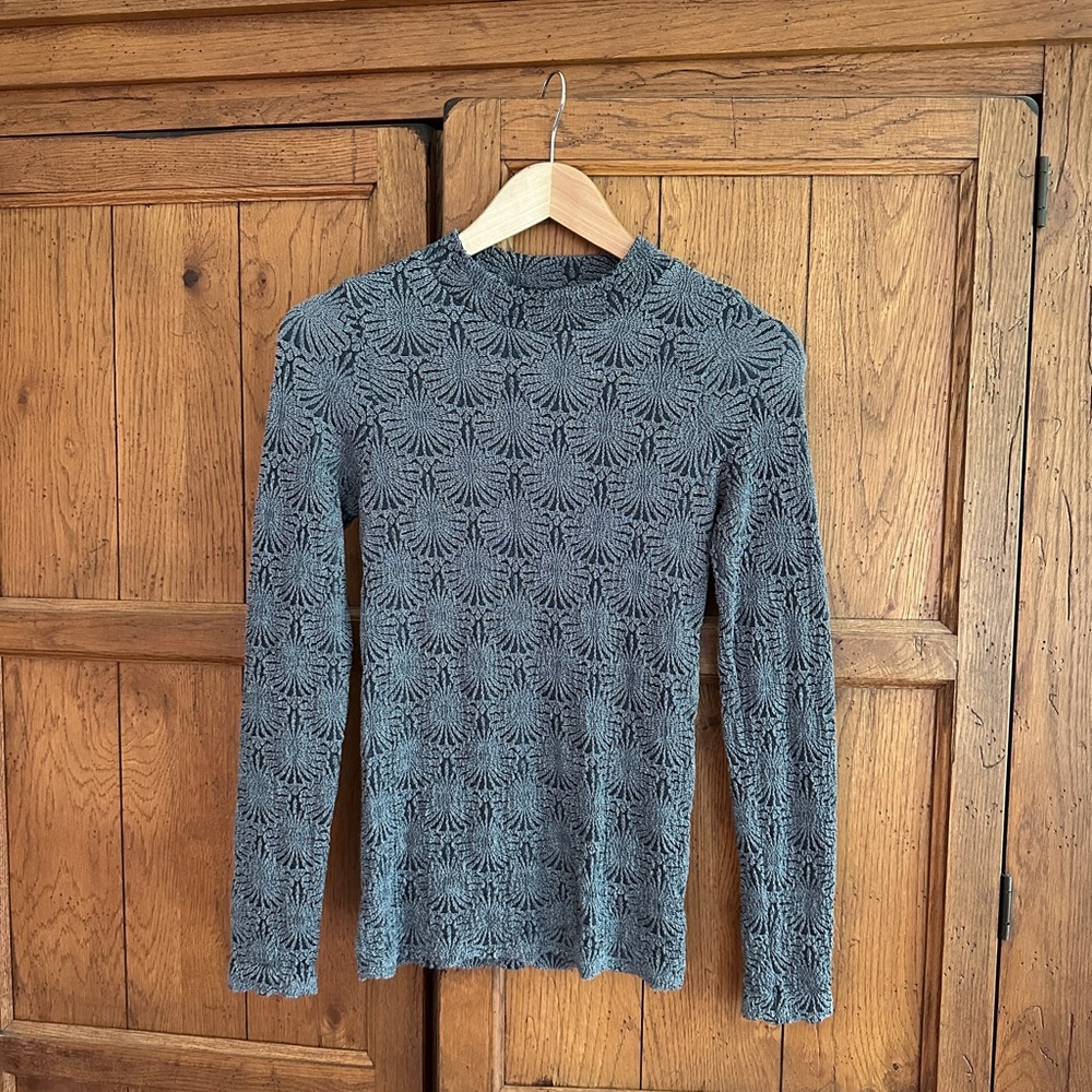 Aura Shell Print Mock Neck Long Sleeve Tee